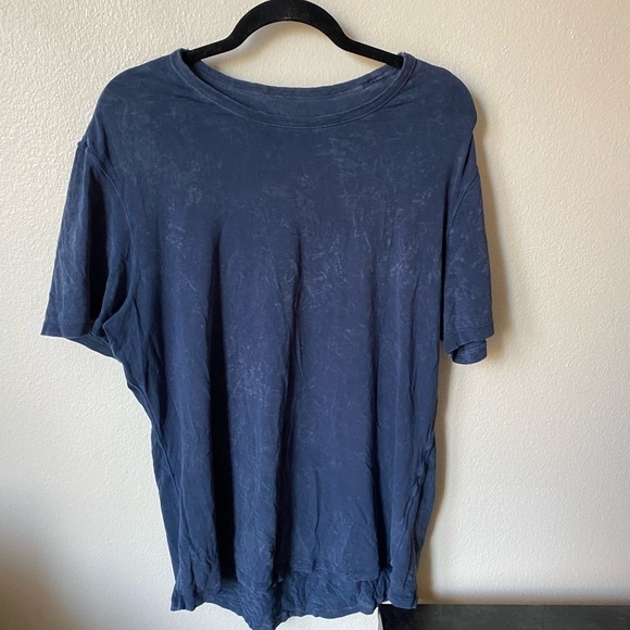 Lululemon Men’s Sun Wash 5 Year Tee Basic Tee in Navy Fit L Activewear Shirt - Picture 2 of 6